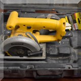 T01. Dewalt saw. 